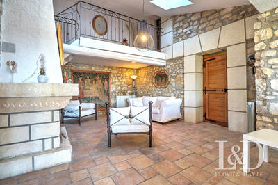 Mas - 233 m² - 8 pièces