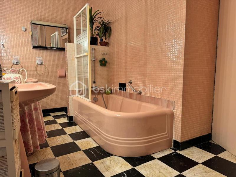 Demeure - 360 m² - 13 pièces