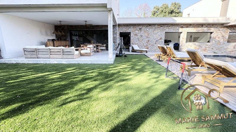 Maison contemporaine - 304 m² - 6 pièces