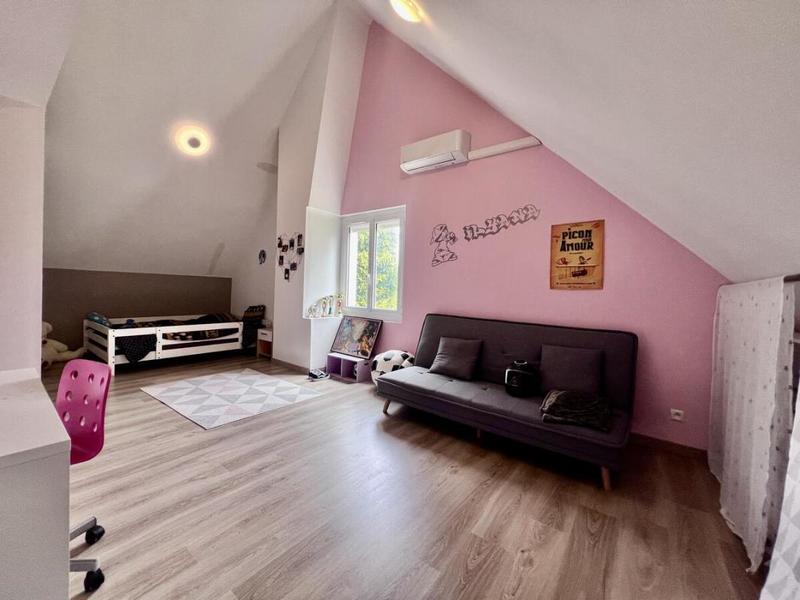 Pavillon - 214 m² - 7 pièces