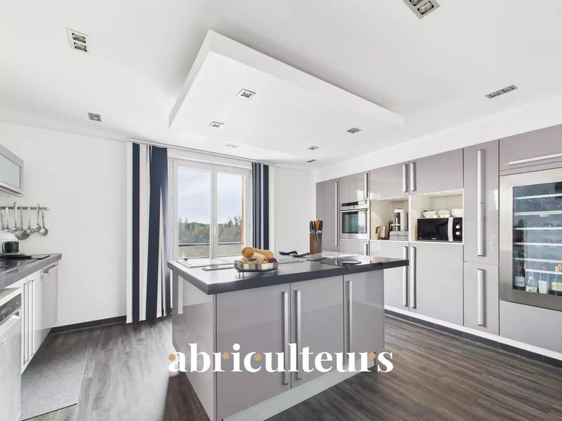 Appartement - 162 m² - 6 pièces