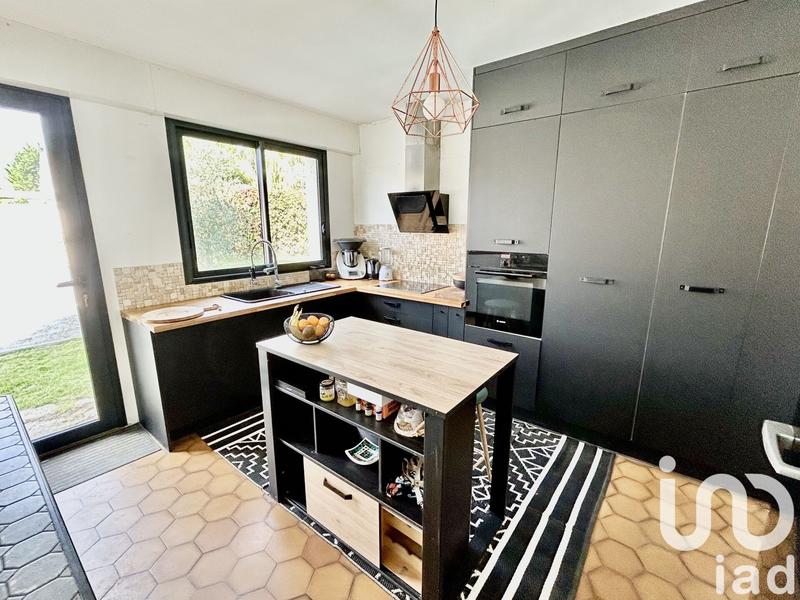 Maison - 235 m² - 12 pièces