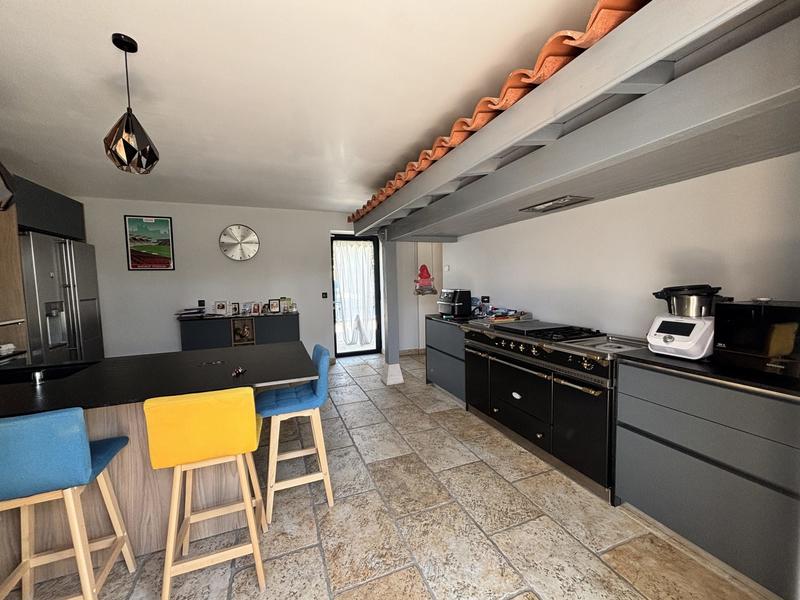 Maison traditionnelle - 260 m² - 9 pièces