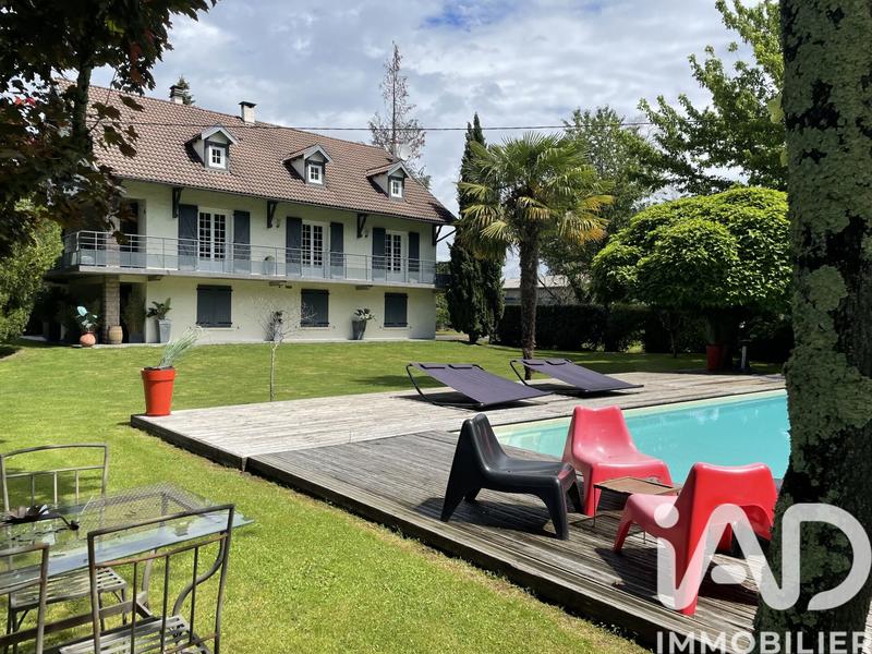 Maison - 300 m² - 8 pièces