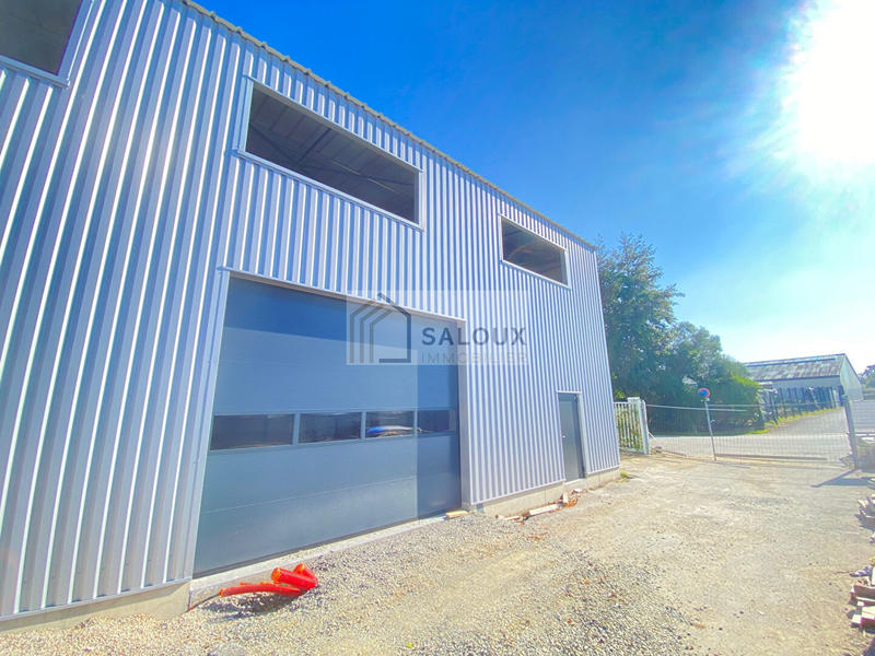 Local d'activité / Entrepôt - 232 m²