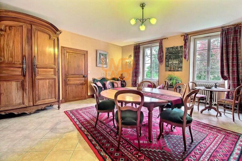 Maison - 292 m² - 10 pièces