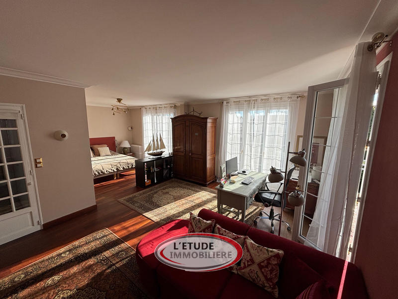 Maison - 246 m² - 11 pièces