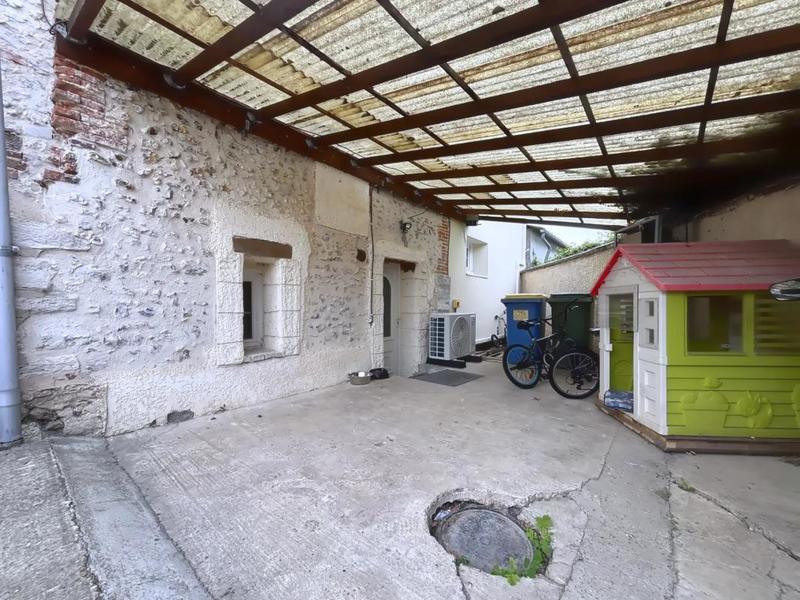 Maison - 241 m² - 8 pièces