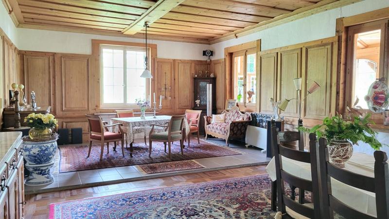 Maison - 348 m² - 8 pièces