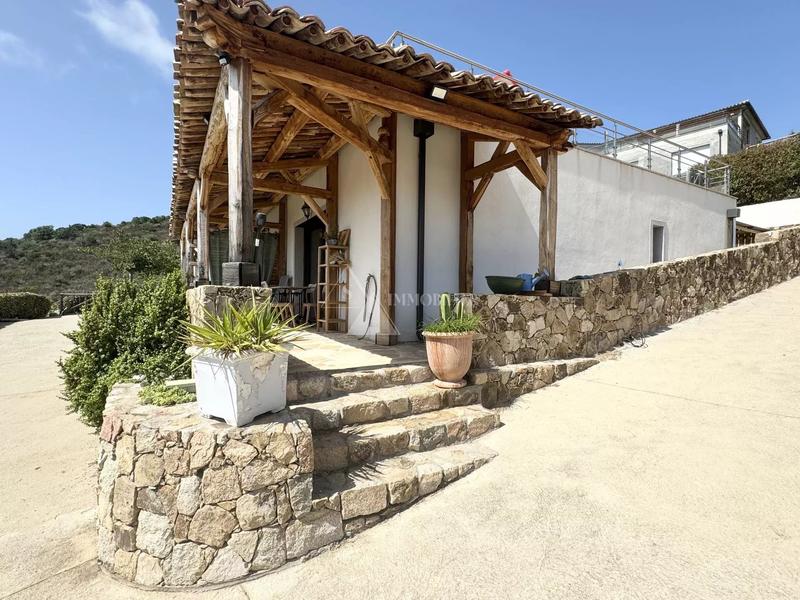 Villa - 250 m² - 6 pièces