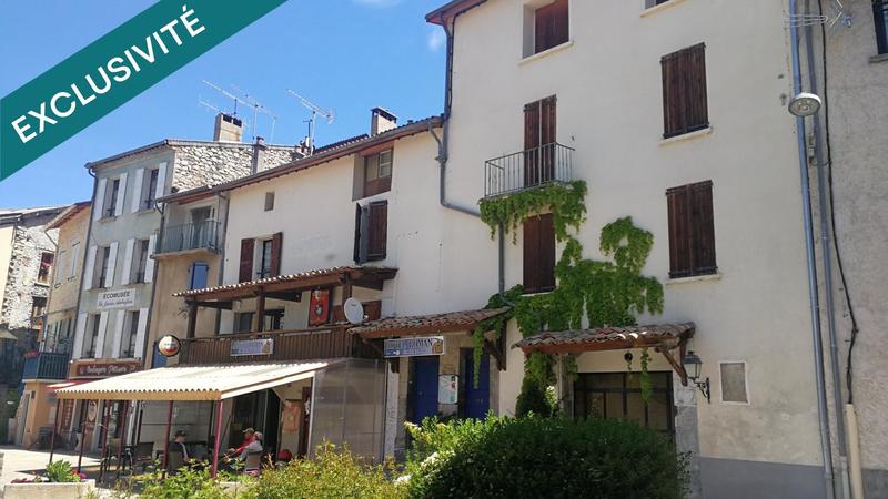 Maison - 1 060 m² - 24 pièces