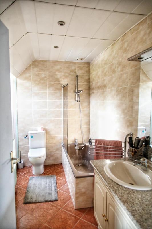 Maison - 230 m² - 8 pièces