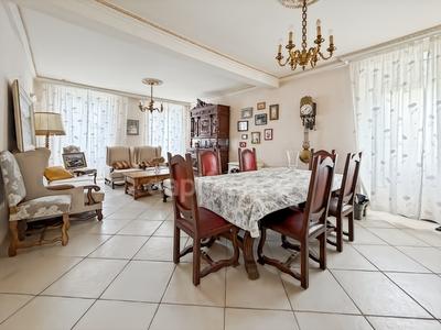 Maison - 121 m² - 6 pièces