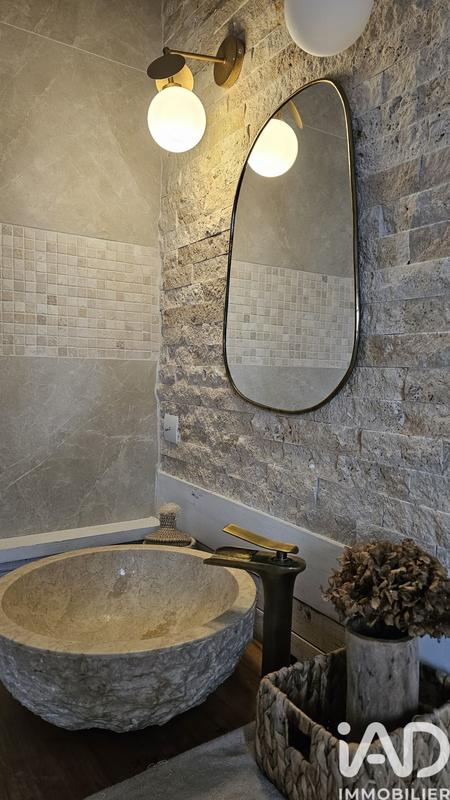 Maison - 205 m² - 9 pièces