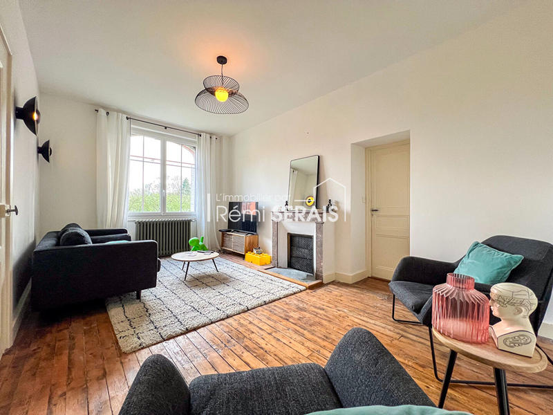 Maison - 202 m² - 9 pièces