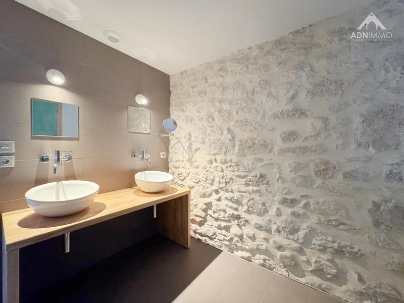 Maison - 225 m² - 7 pièces