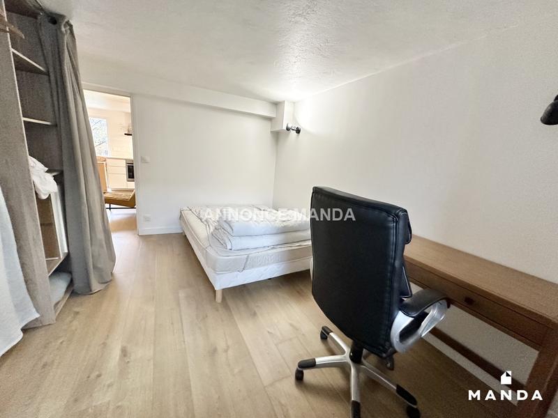 Chambre - 12 m² - 10 pièces