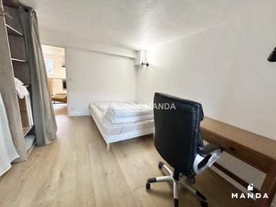 Chambre - 12 m² - 10 pièces