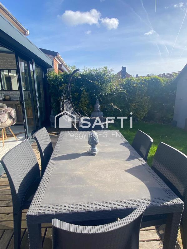 Maison - 99 m² - 8 pièces