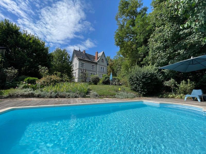 Maison - 230 m² - 9 pièces