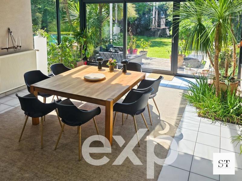 Maison d'architecte - 254 m² - 8 pièces