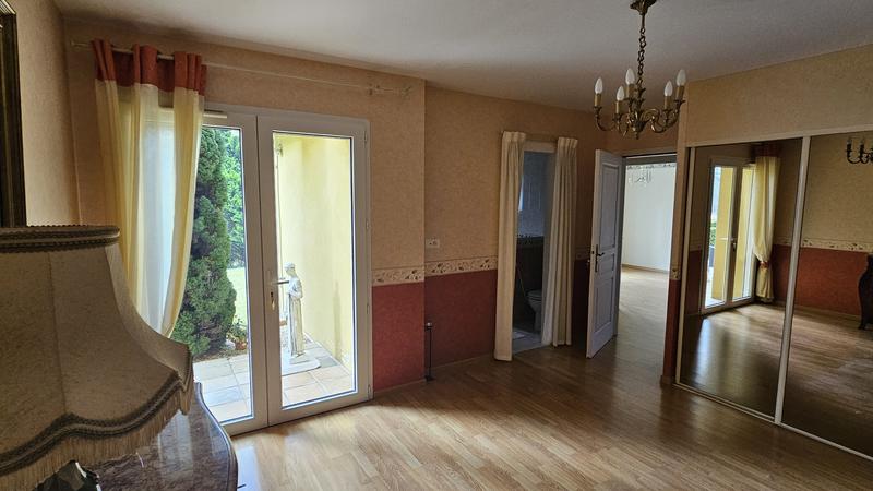 Maison - 210 m² - 10 pièces