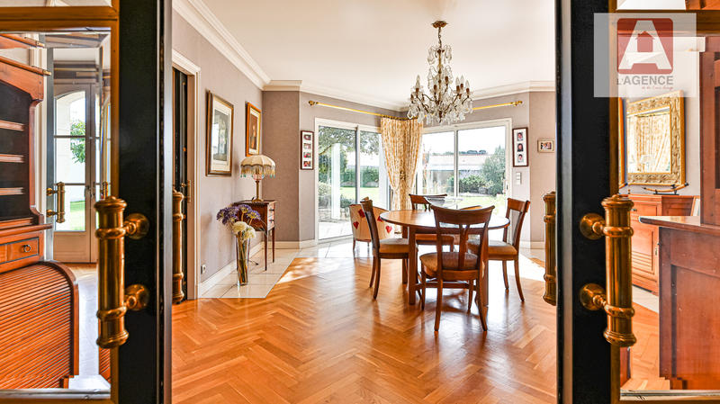 Maison - 244 m² - 4 pièces