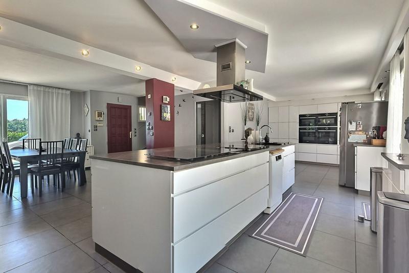 Maison - 187 m² - 9 pièces