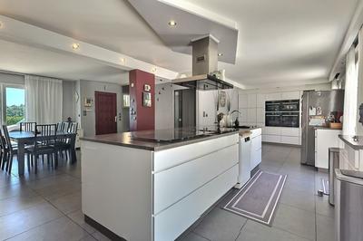 Maison - 187 m² - 9 pièces