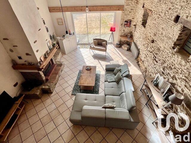 Maison - 212 m² - 5 pièces