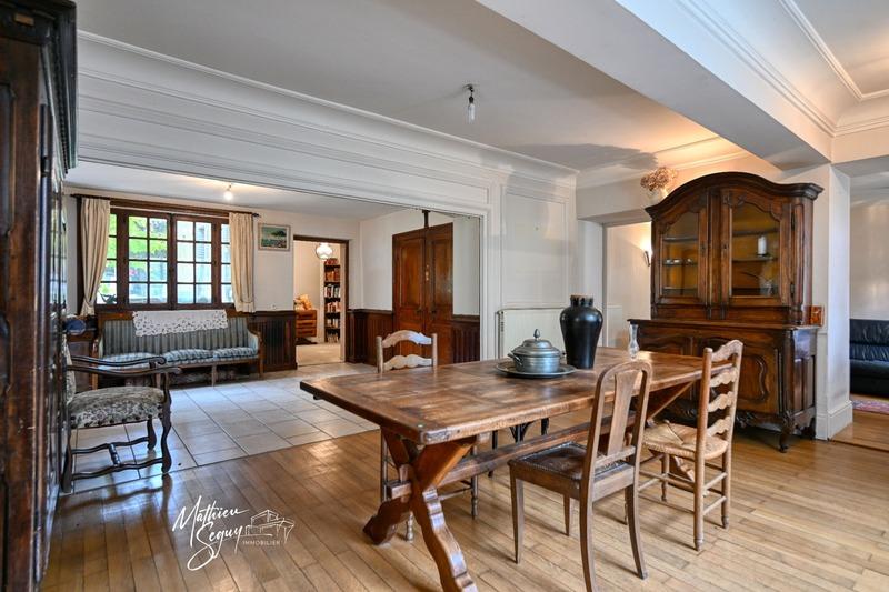 Propriété - 292 m² - 7 pièces