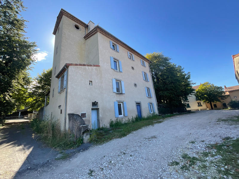 Propriété - 380 m² - 32 pièces
