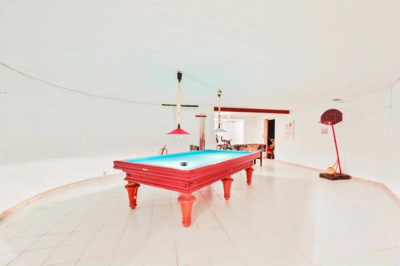 Maison - 240 m² - 9 pièces