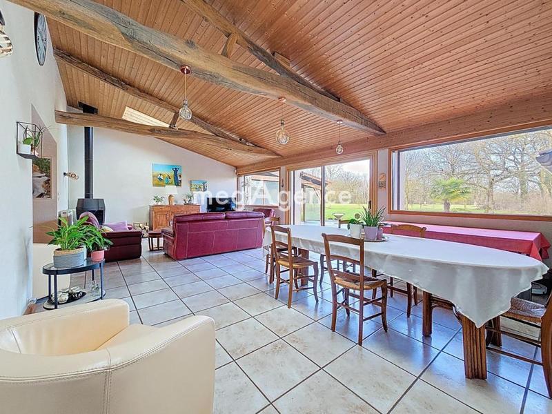 Maison - 200 m² - 9 pièces