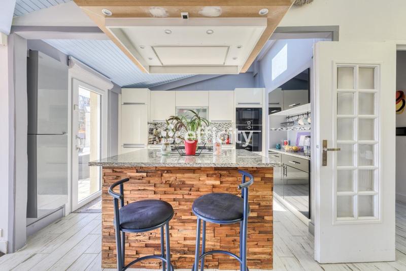 Maison - 171 m² - 7 pièces