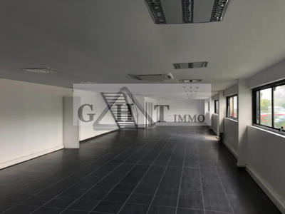 Entrepôt - 1 200 m²