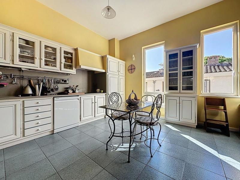 Maison - 235 m² - 7 pièces