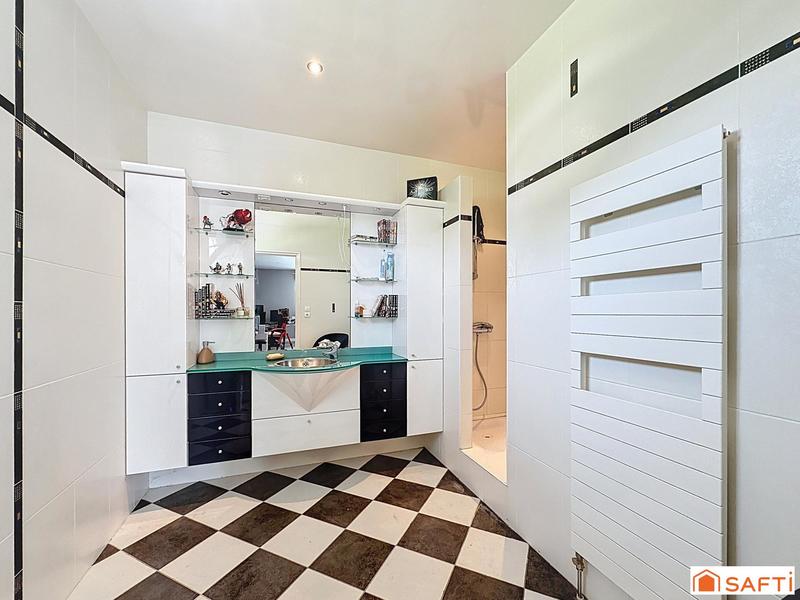 Maison - 226 m² - 7 pièces