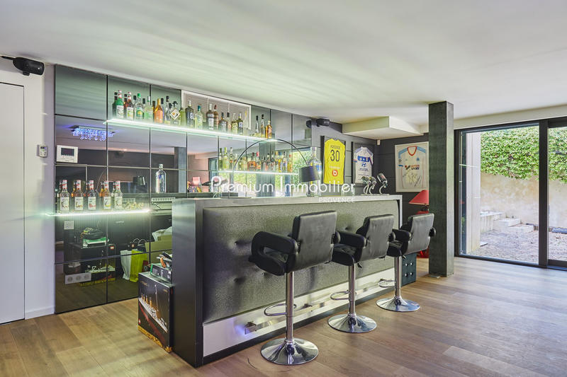 Maison contemporaine - 650 m² - 15 pièces