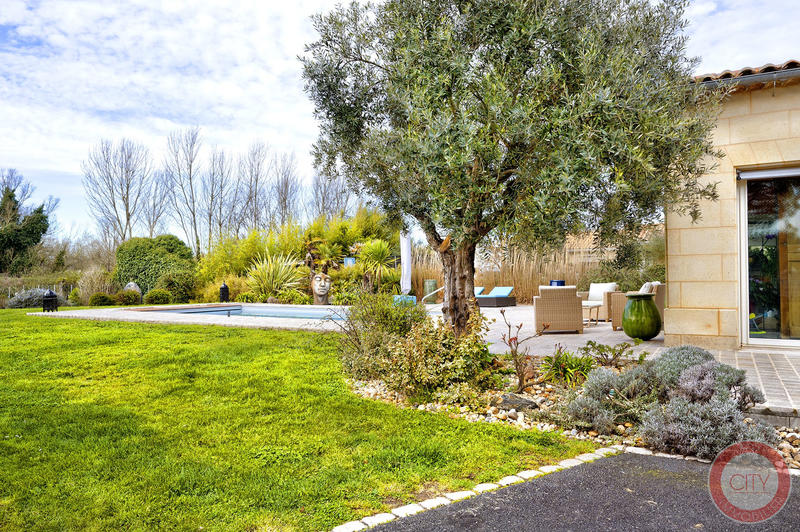 Maison ancienne - 247 m² - 6 pièces