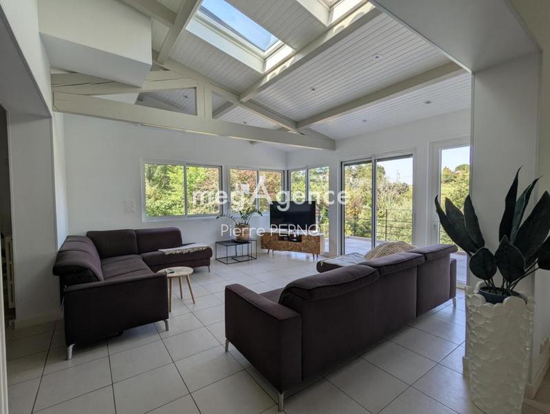 Maison - 240 m² - 8 pièces