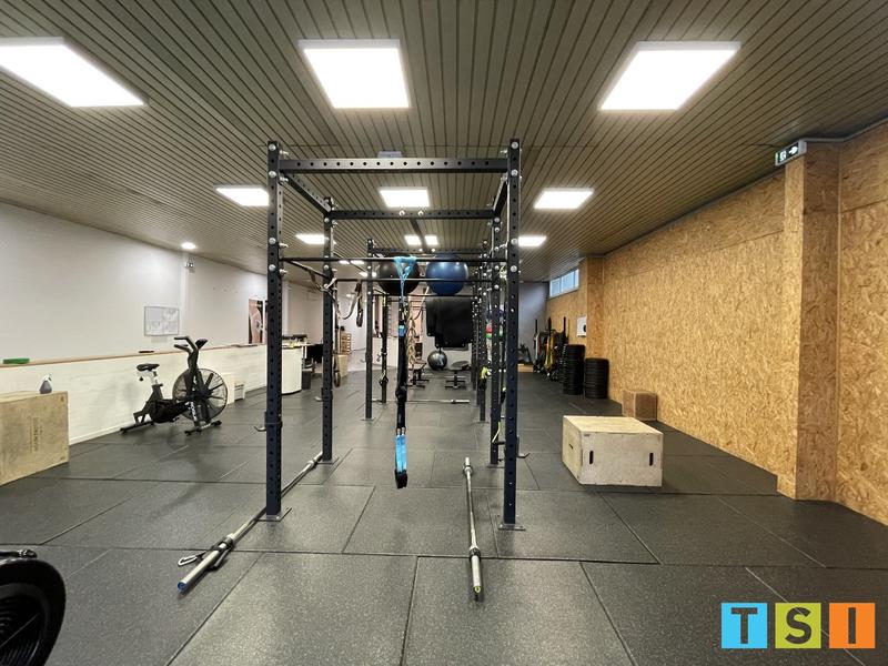 Local d'activités - 368 m² - 7 pièces