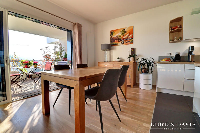 Appartement - 107 m² - 6 pièces