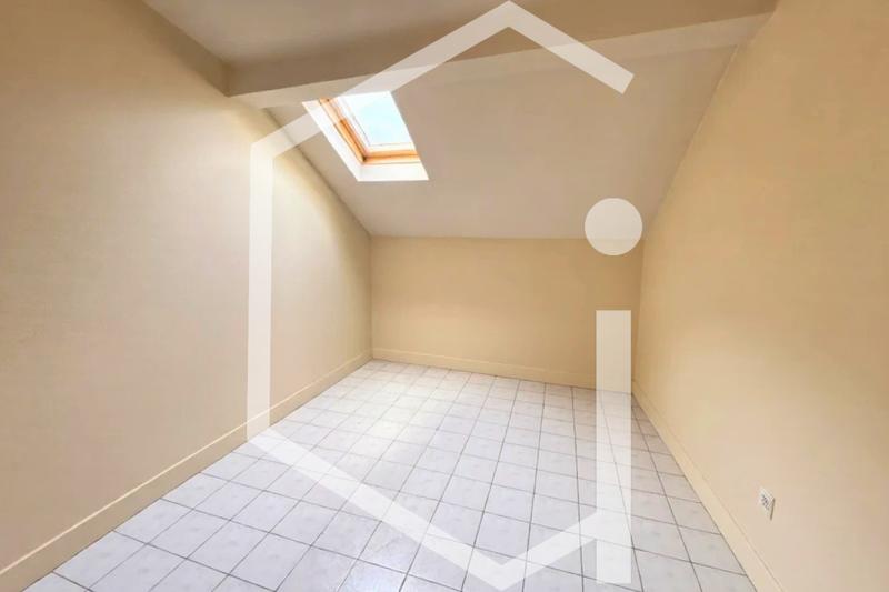 Maison - 325 m² - 18 pièces