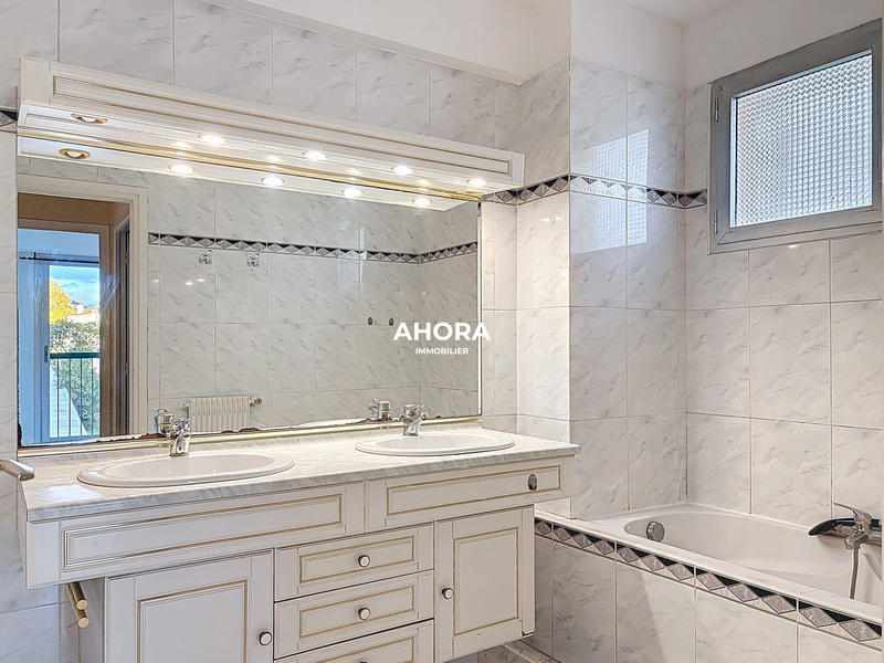 Appartement - 75 m² - 3 pièces