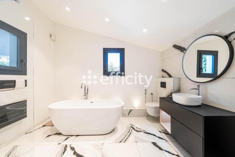 Maison - 180 m² - 5 pièces