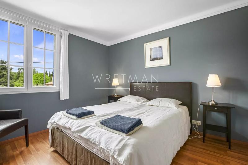 Villa - 248 m² - 8 pièces