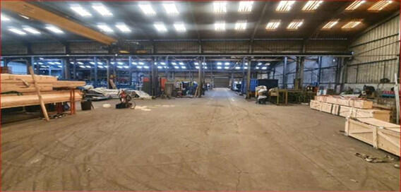 Local commercial - 3 800 m²