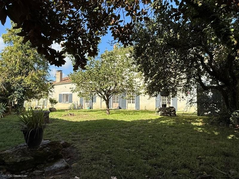 Maison de village - 315 m² - 11 pièces