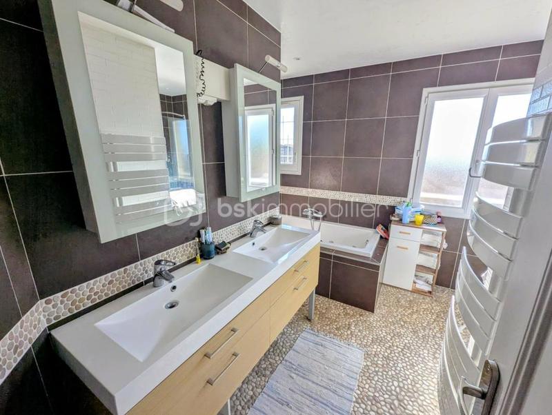 Maison - 147 m² - 6 pièces